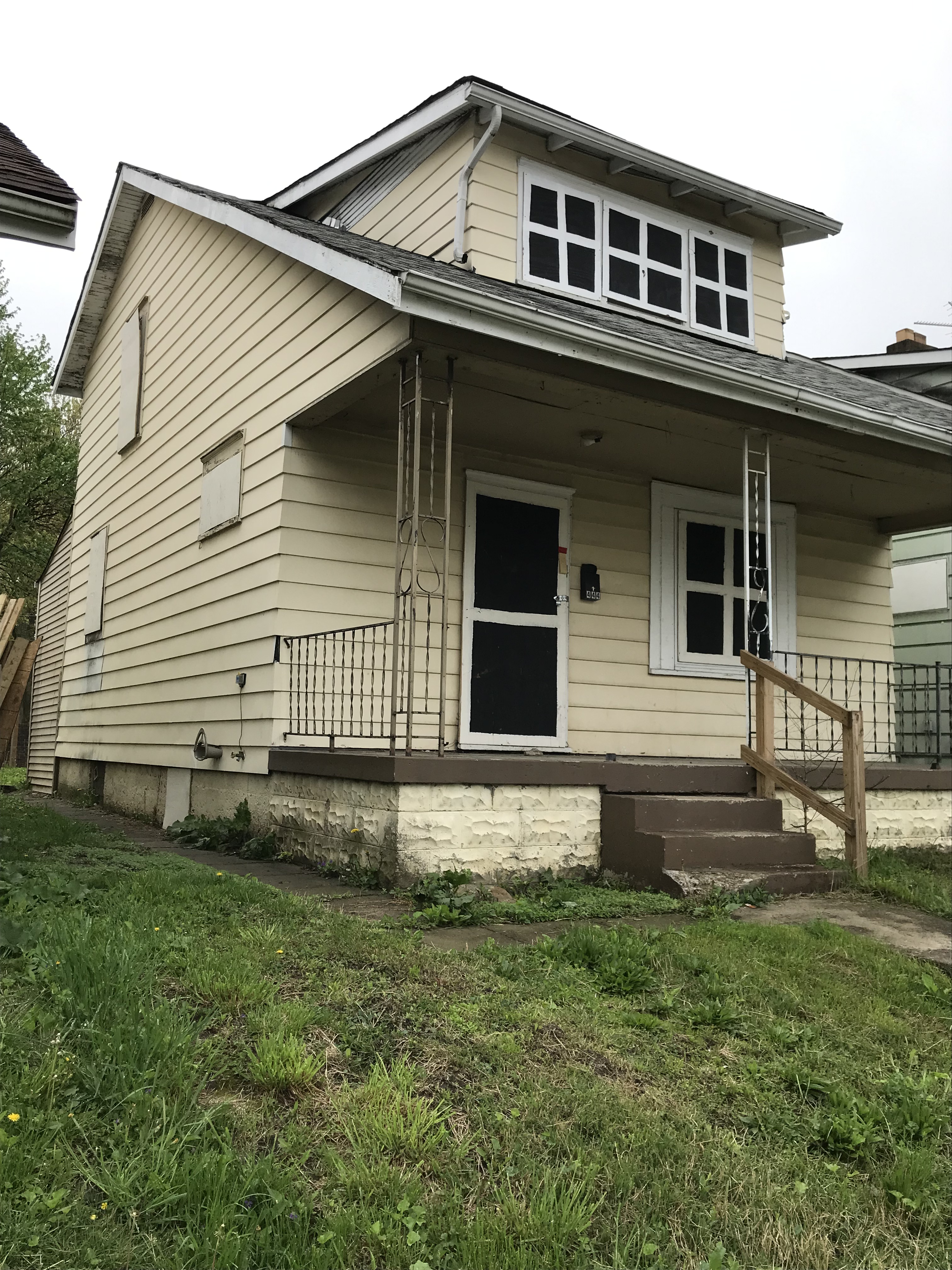 Warren Ave, Columbus, OH 43204